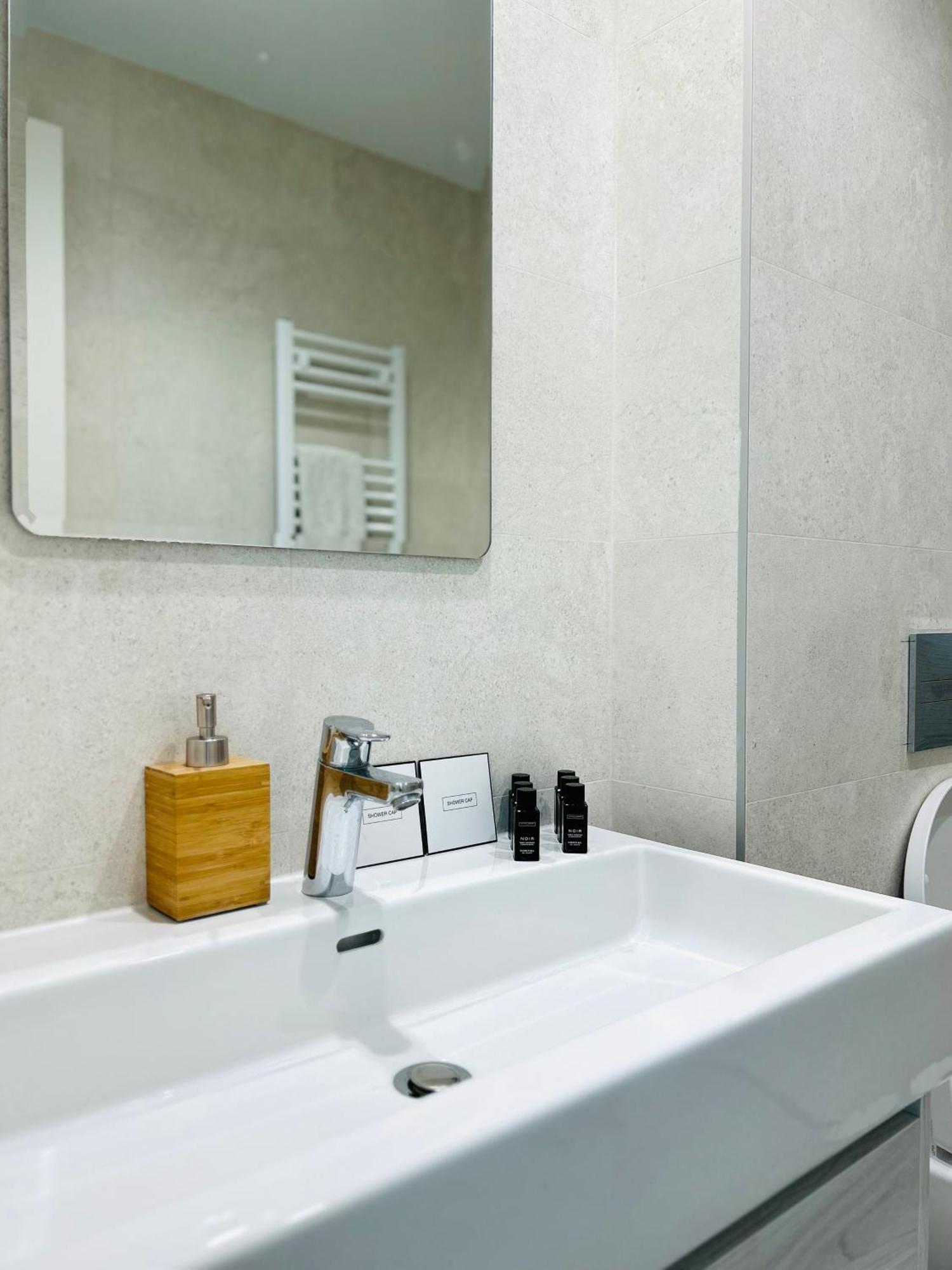 Luxury Waterfront View - BW Apartment River View Belgrad Exteriör bild